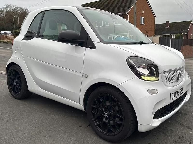 White Used 2015 Smart ForTwo Coupé Premium Coupe | £5,490 (Good price) - Image 1/2