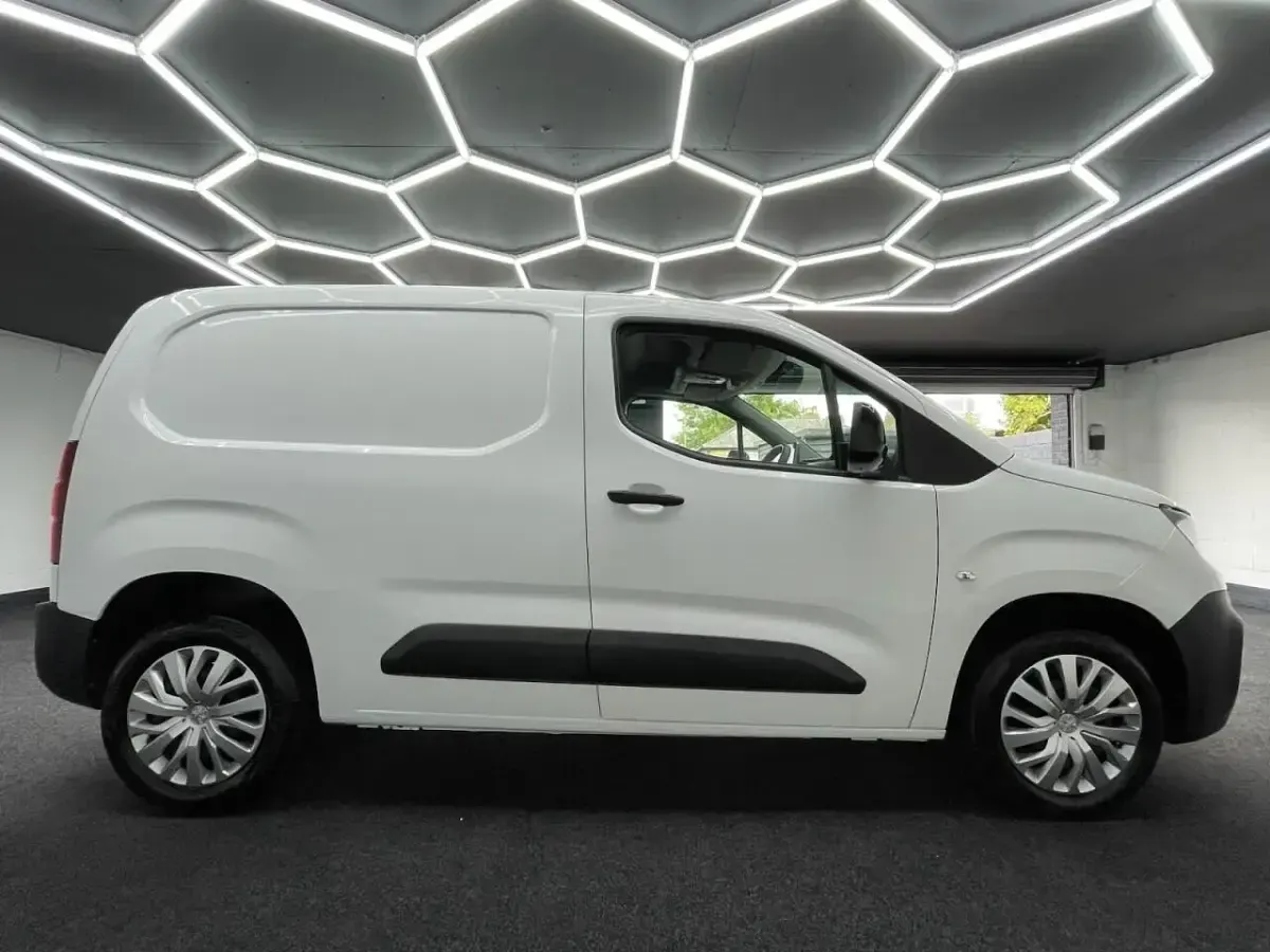 Used Peugeot Partner Premium 131 HP (96 kW) 2022 White MPV