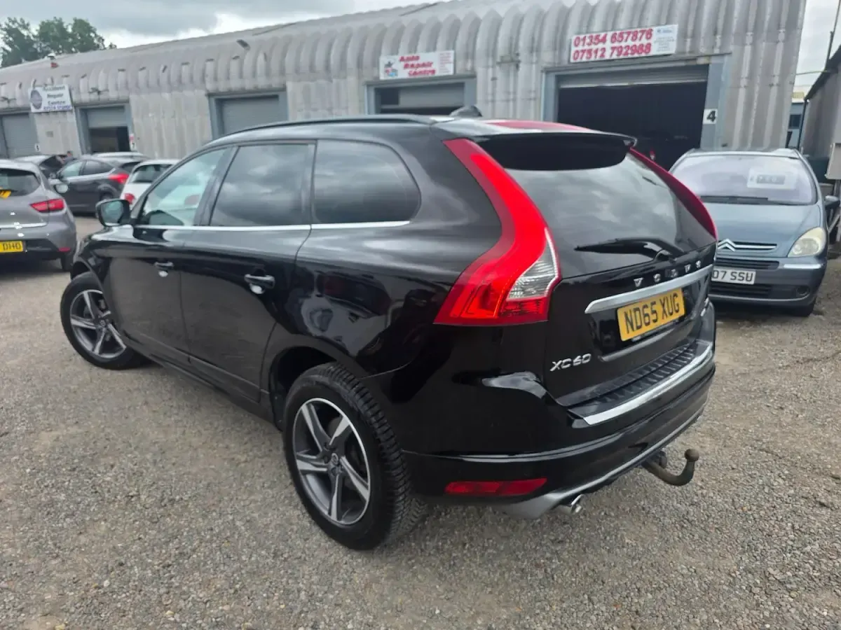 Used Volvo XC60 R-Design 190 HP (139 kW) 2016 Black SUV