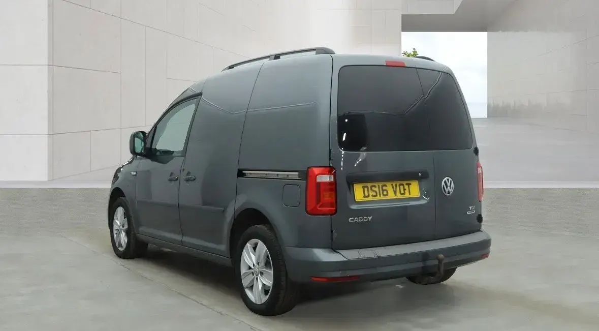 Usado VW Caddy Highline 150 HP (110 kW) 2016 Cinzento Monovolume