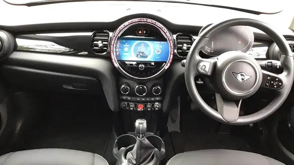 Usado Mini Cooper Classic 134 CV (98 kW) 2023 Negro Utilitario