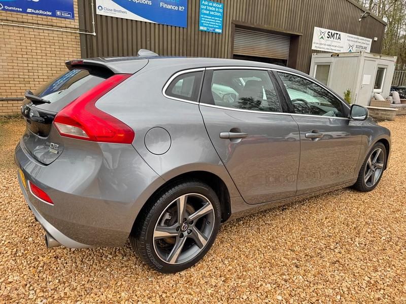Used Volvo V40 R-Design 120 HP (88 kW) 2016 Grey Hatchback