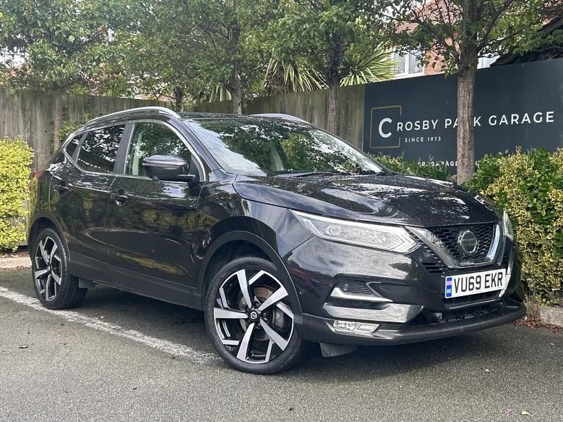 Black Used 2019 Nissan Qashqai Tekna SUV | £13,250 (Fair price) - Image 1/4