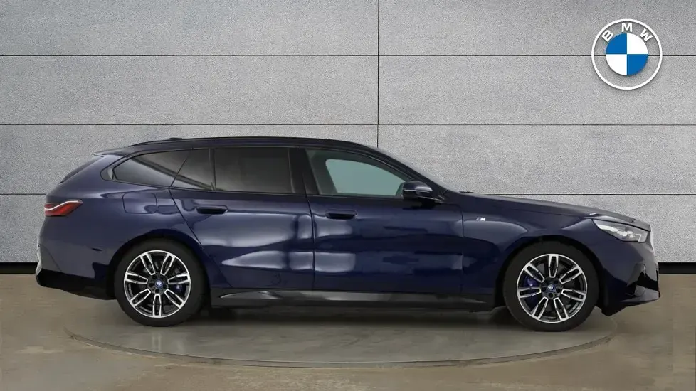 Used BMW i5 M Sport 246 kW (335 HP) 2025 Blue Estate
