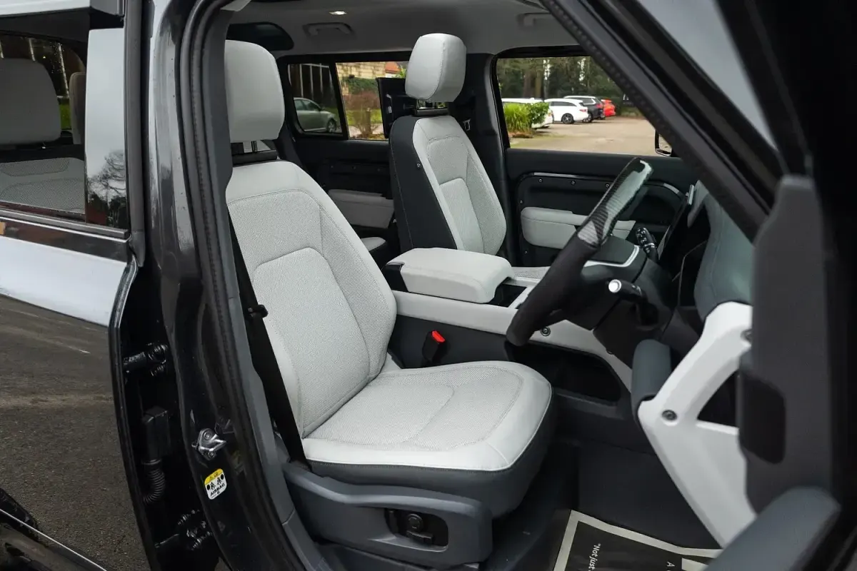 Used Land Rover Defender HSE Dynamic 2025 Black SUV