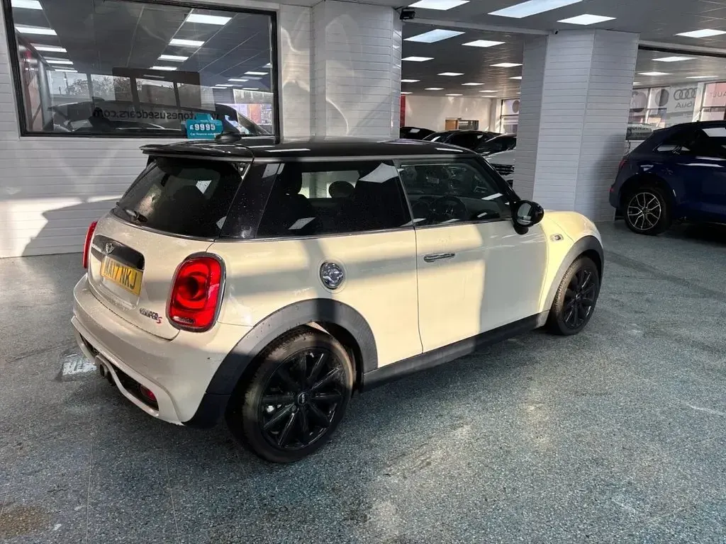 Used Mini Cooper S Hatch 192 HP (141 kW) 2017 White Hatchback
