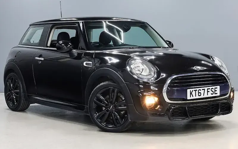 Usado Mini Cooper Hatch 136 CV (100 kW) 2017 Negro Utilitario