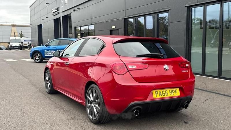 Used Alfa Romeo Giulietta Veloce 240 HP (176 kW) 2016 Red Hatchback