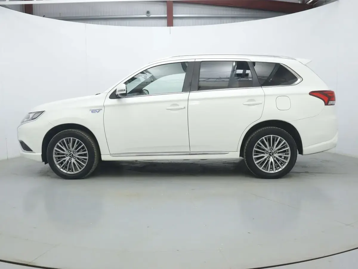Used Mitsubishi Outlander P-HEV 2021 White SUV