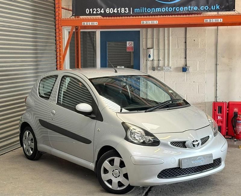 Silver Used 2006 Toyota Aygo Hatchback | £3,499 (A bit pricey) - Image 1/4