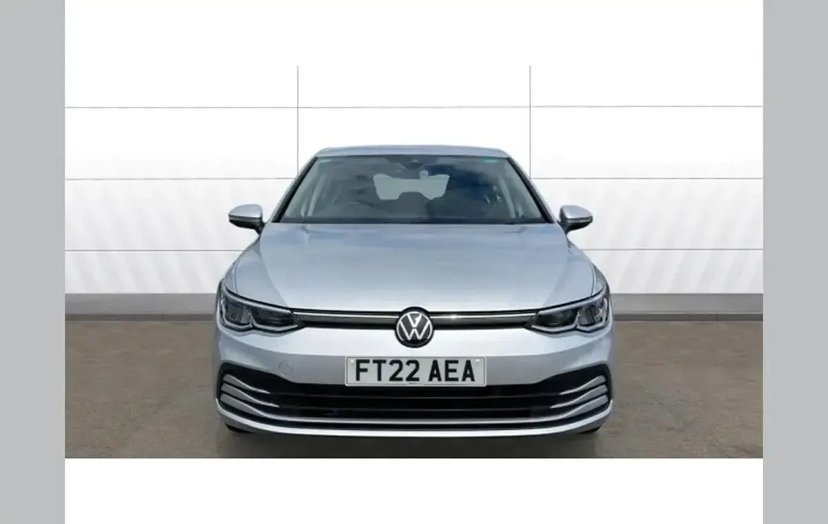 Used VW Golf VIII Life 108 HP (79 kW) 2022 Silver Hatchback