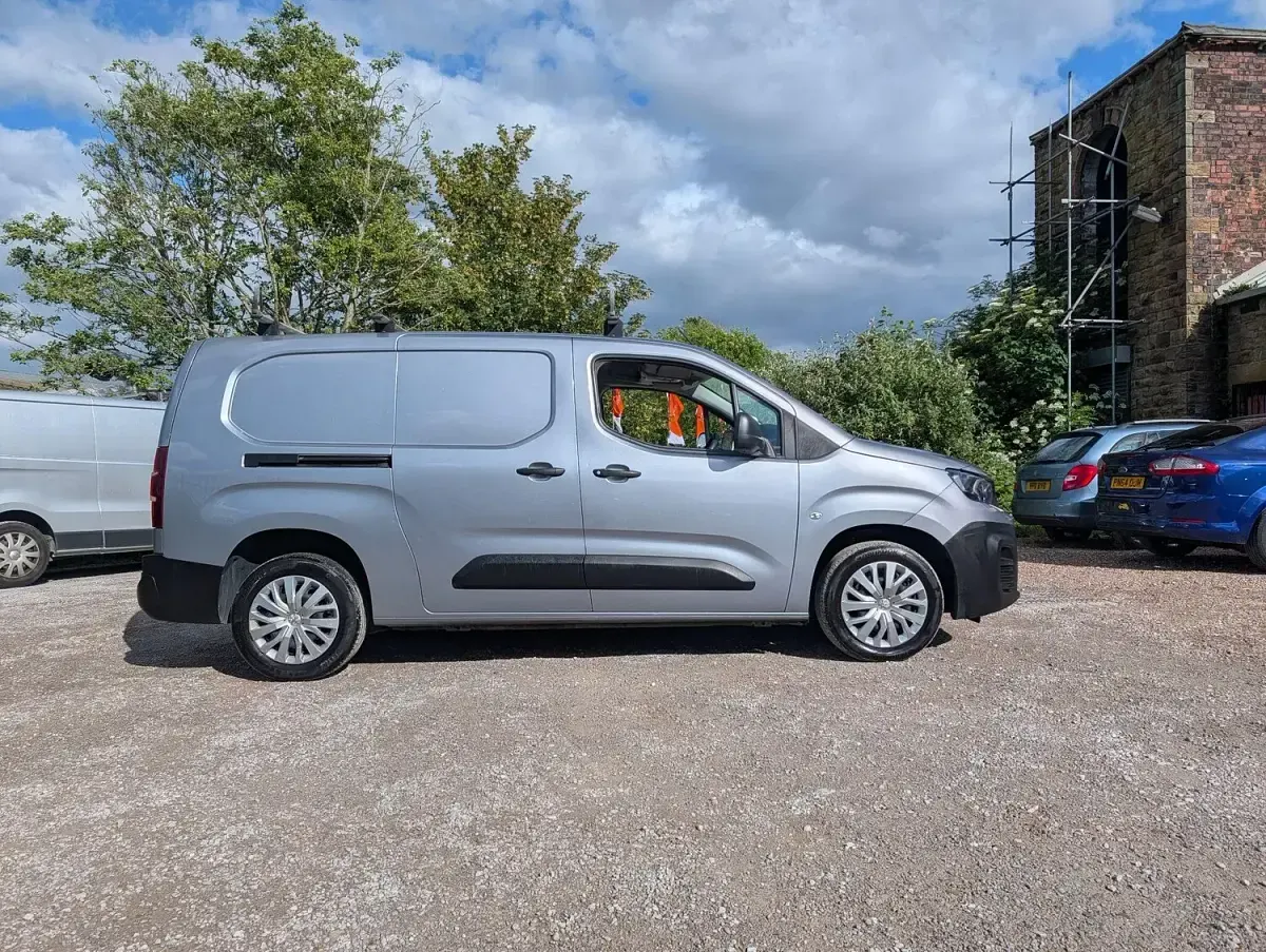 Used Peugeot Partner Premium 131 HP (96 kW) 2021 Grey MPV