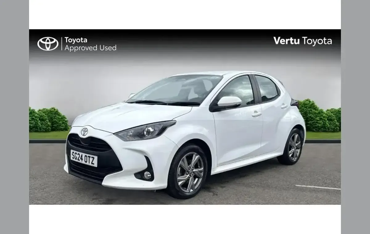 Used Toyota Yaris 116 HP (85 kW) 2024 White Hatchback