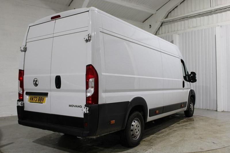 Used Vauxhall Movano 140 HP (102 kW) 2023 White MPV