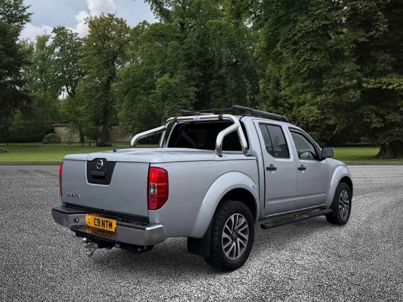 Usado Nissan Navara Tekna 190 HP (139 kW) 2011 Prateado Pickup