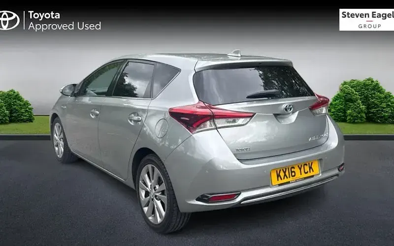 Used Toyota Auris Hybrid 136 HP (100 kW) 2016 Hatchback