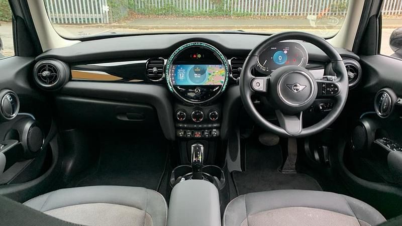 Used Mini Cooper Classic 134 HP (98 kW) 2023 Silver Hatchback