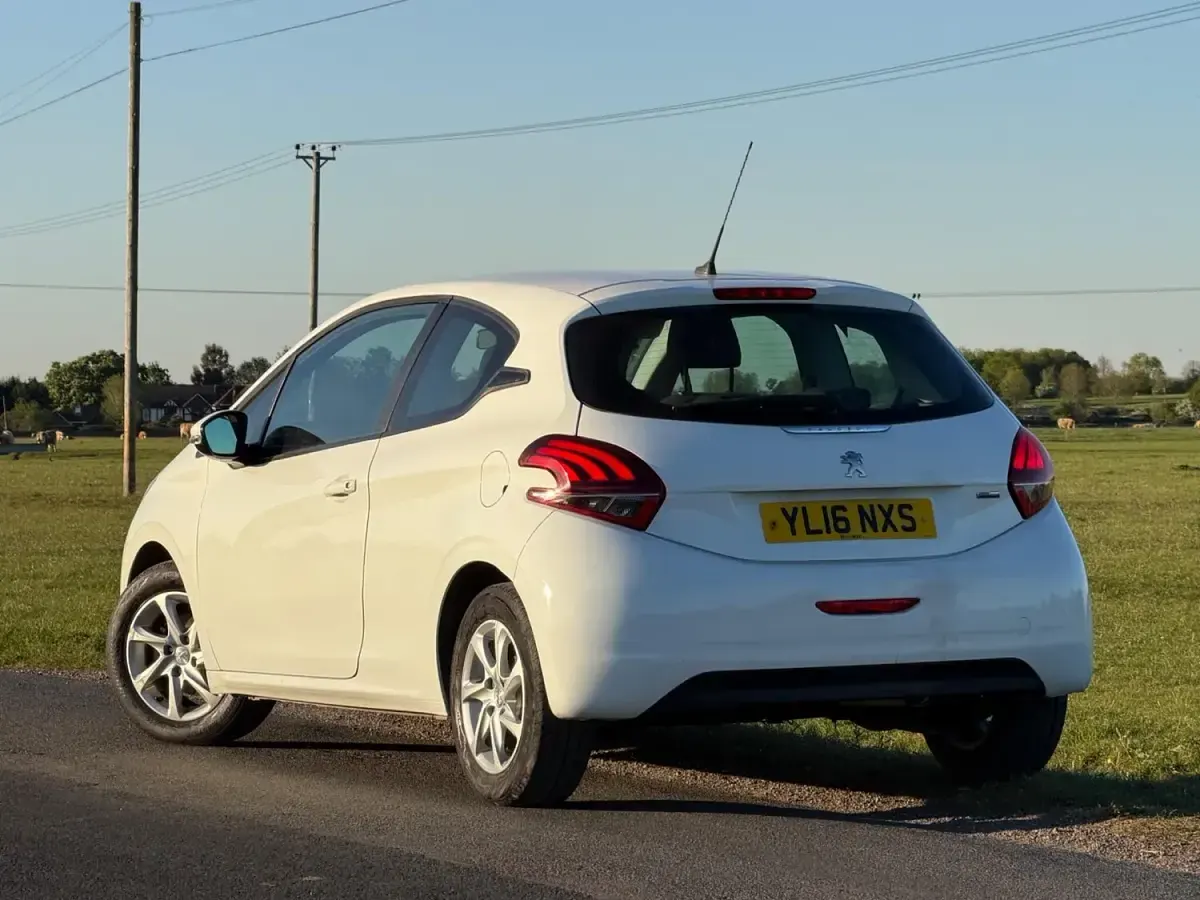 Used Peugeot 208 Active 2016 White Hatchback