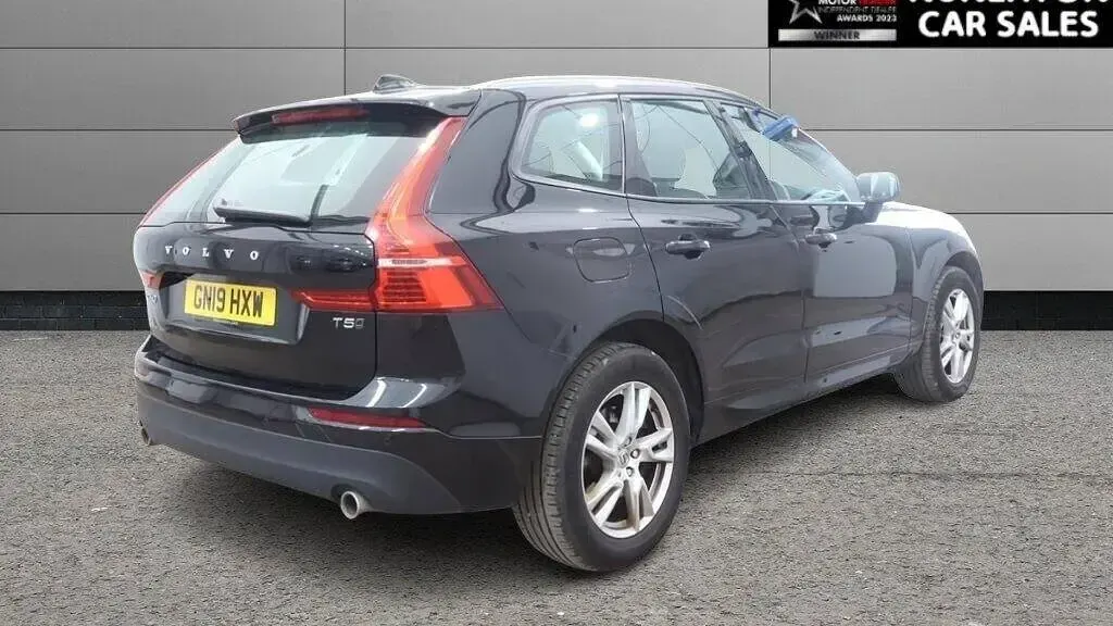 Used Volvo XC60 Momentum 250 HP (183 kW) 2019 Black SUV