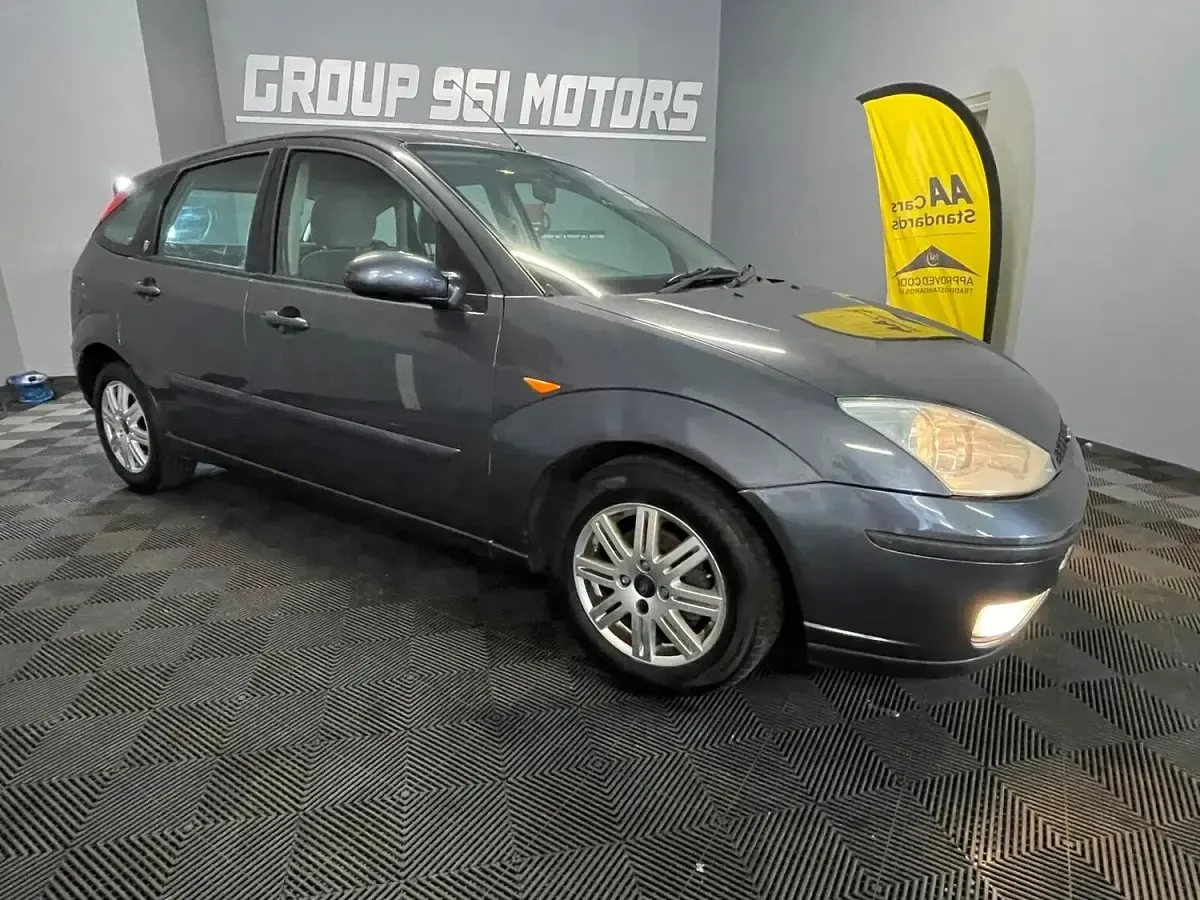 Used Ford Focus Ghia 2004 Grey Hatchback