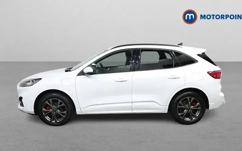 Käytetty Ford Kuga ST-Line 224 HP (164 kW) 2023 Katumaasturi