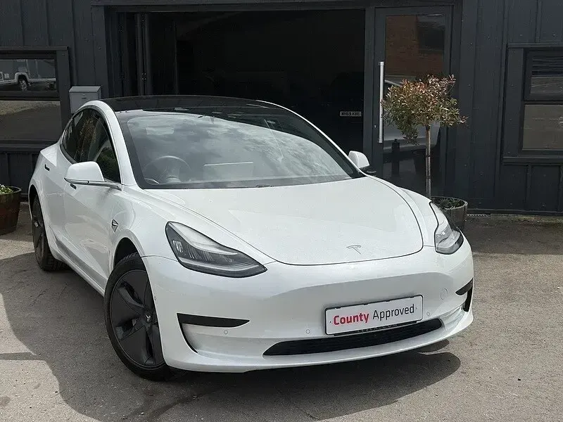 Used Tesla Model 3 Standard Range Plus 239 kW (325 HP) 2020 White Sedan
