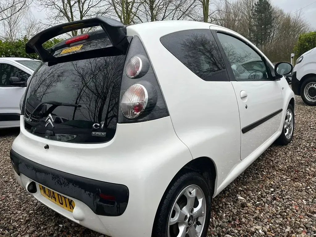 Usado Citroën C1 Platinum 68 HP (50 kW) 2014 Branco Citadino