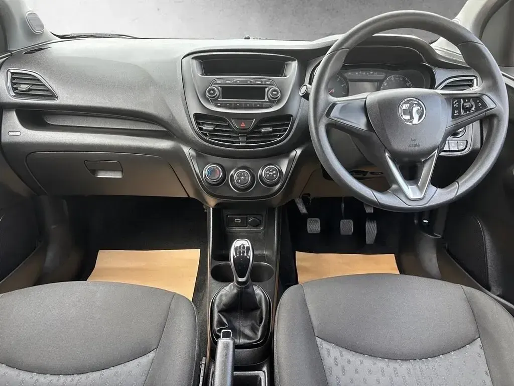 Second-hand Vauxhall Viva 73 CP (53 kW) 2019 Roșu Hatchback