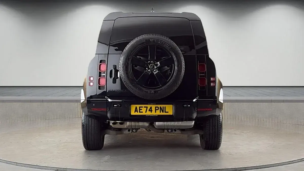 Used Land Rover Defender HSE Dynamic 2024 Santorini black SUV