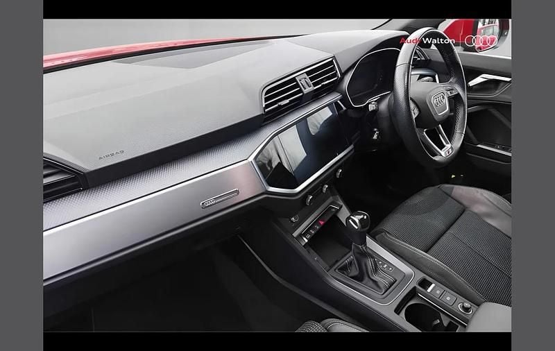 Begagnad Audi Q3 S-Line 150 HK (110 kW) 2022 Röd SUV
