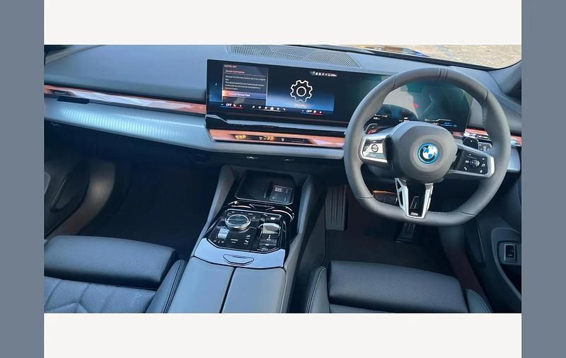 Used BMW 530e M Sport 295 HP (216 kW) 2025 Black Estate