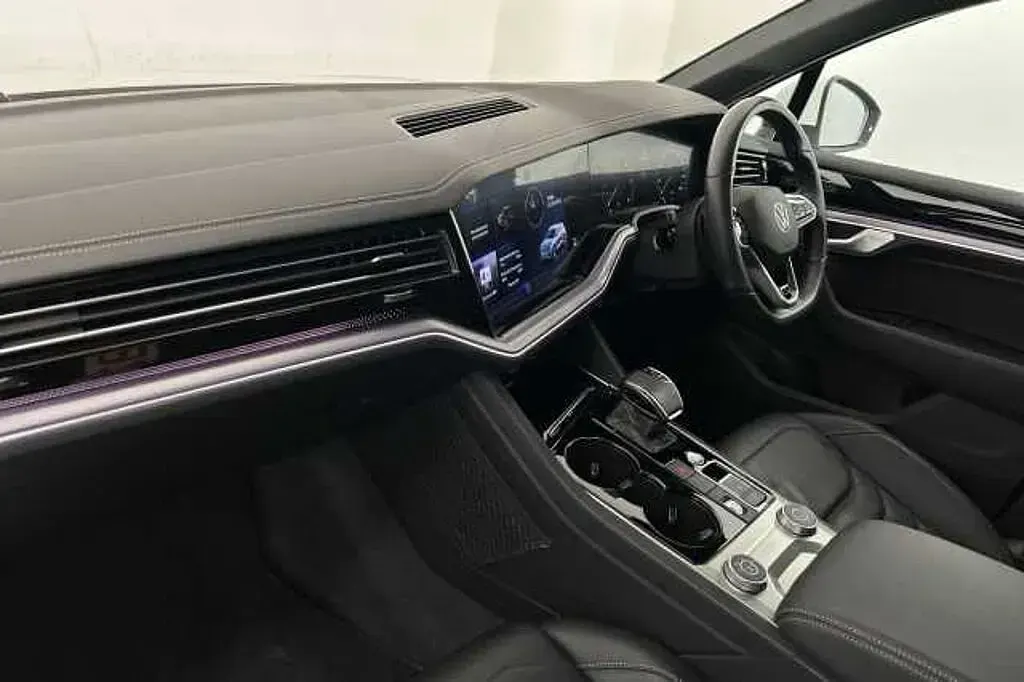 Used VW Touareg R-line 231 HP (169 kW) 2023 White SUV