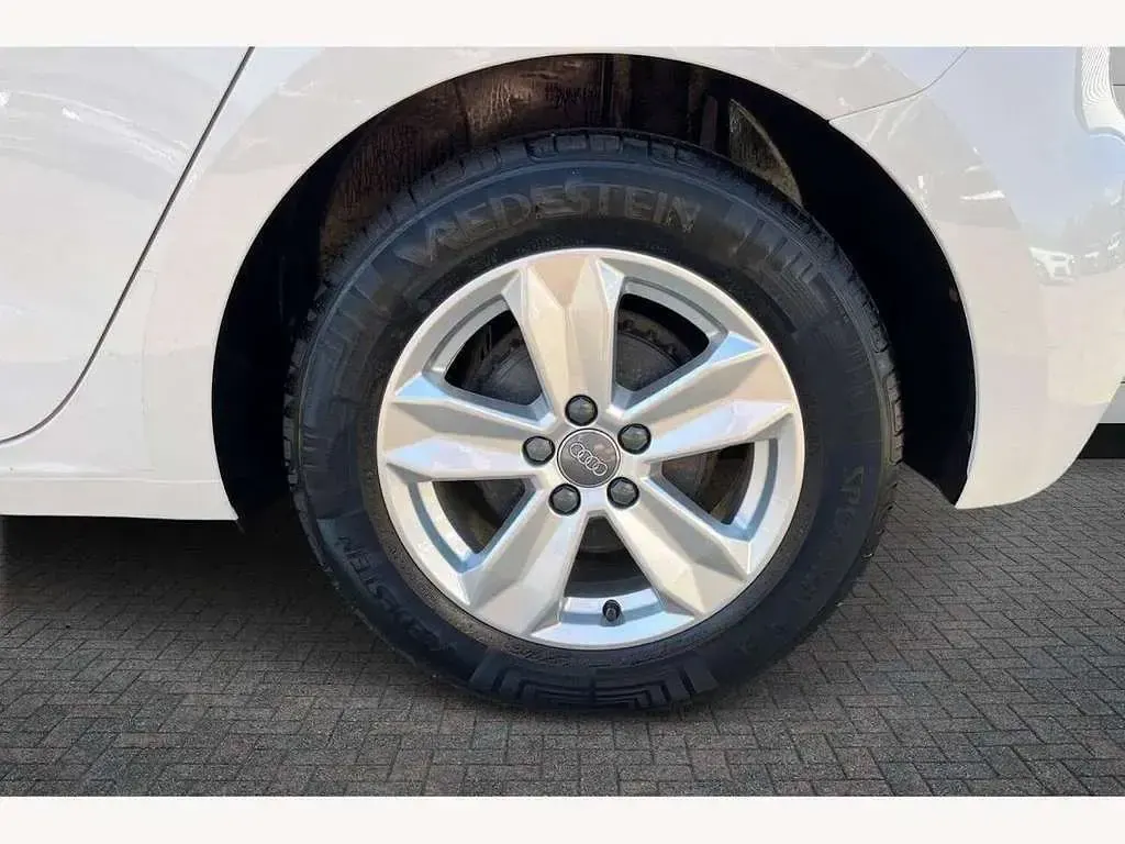 Used Audi A1 Design 95 HP (69 kW) 2019 White SUV