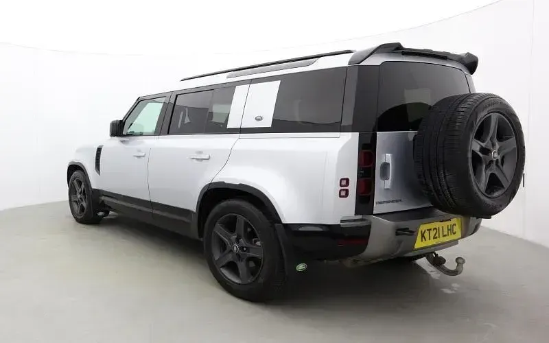 Used Land Rover Defender SE Dynamic 249 HP (183 kW) 2024 SUV