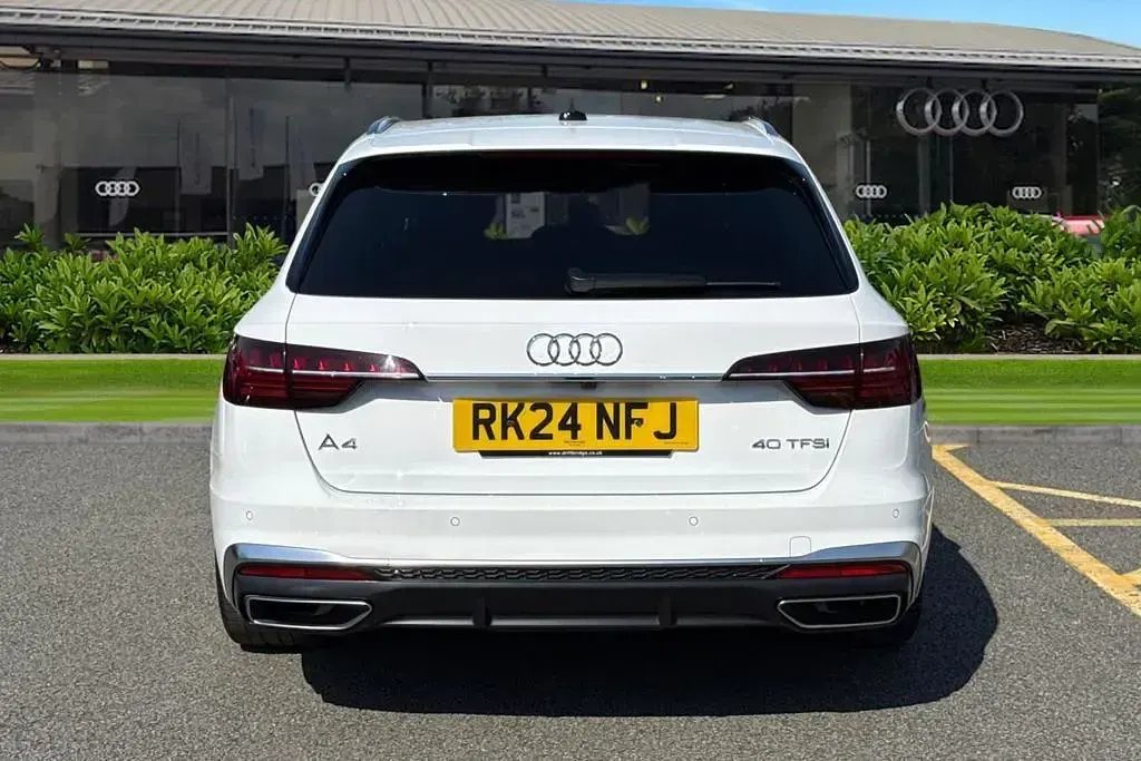 Used Audi A4 S-Line 204 HP (150 kW) 2024 White Estate
