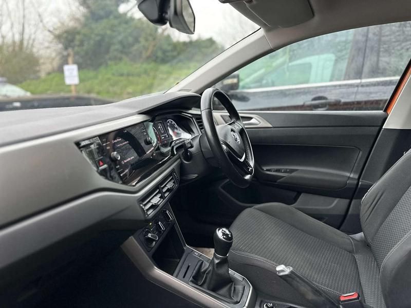 Used VW Polo SE 95 HP (69 kW) 2018 Orange Hatchback