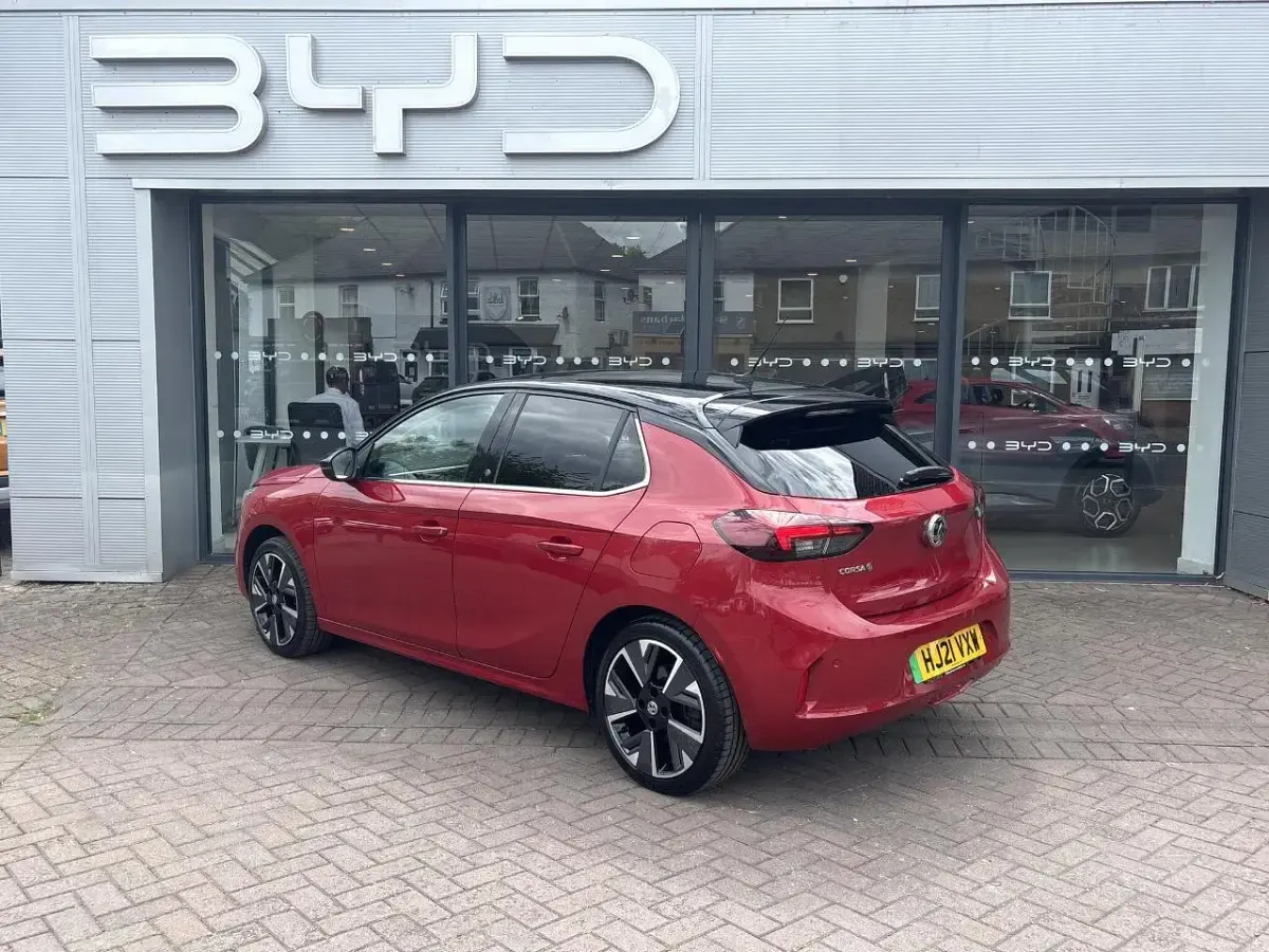 Used Vauxhall Corsa-e Elite 98 kW (134 HP) 2021 Red Hatchback