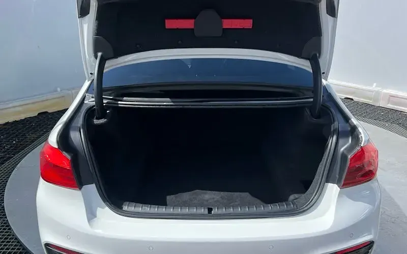 Gebraucht BMW 520 M Sport 190 PS (139 kW) 2020 Weiß Limousine
