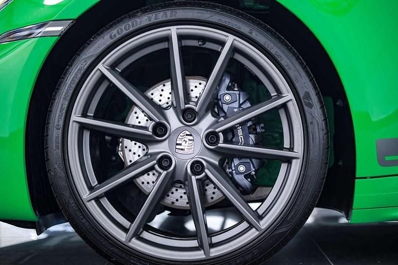 Used Porsche 911 Carrera 385 HP (283 kW) 2023 Green Coupe