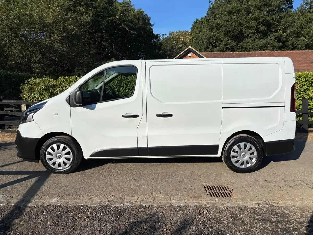 Used Renault Trafic Business 2021 White MPV