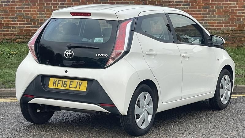 Used Toyota Aygo X-play 2016 White Hatchback