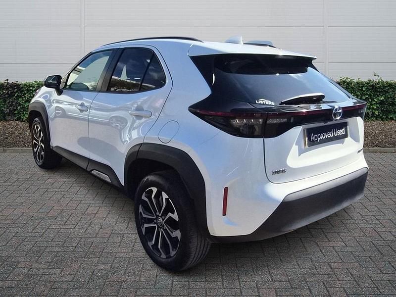 Used Toyota Yaris Hybrid Design 2023 White Hatchback