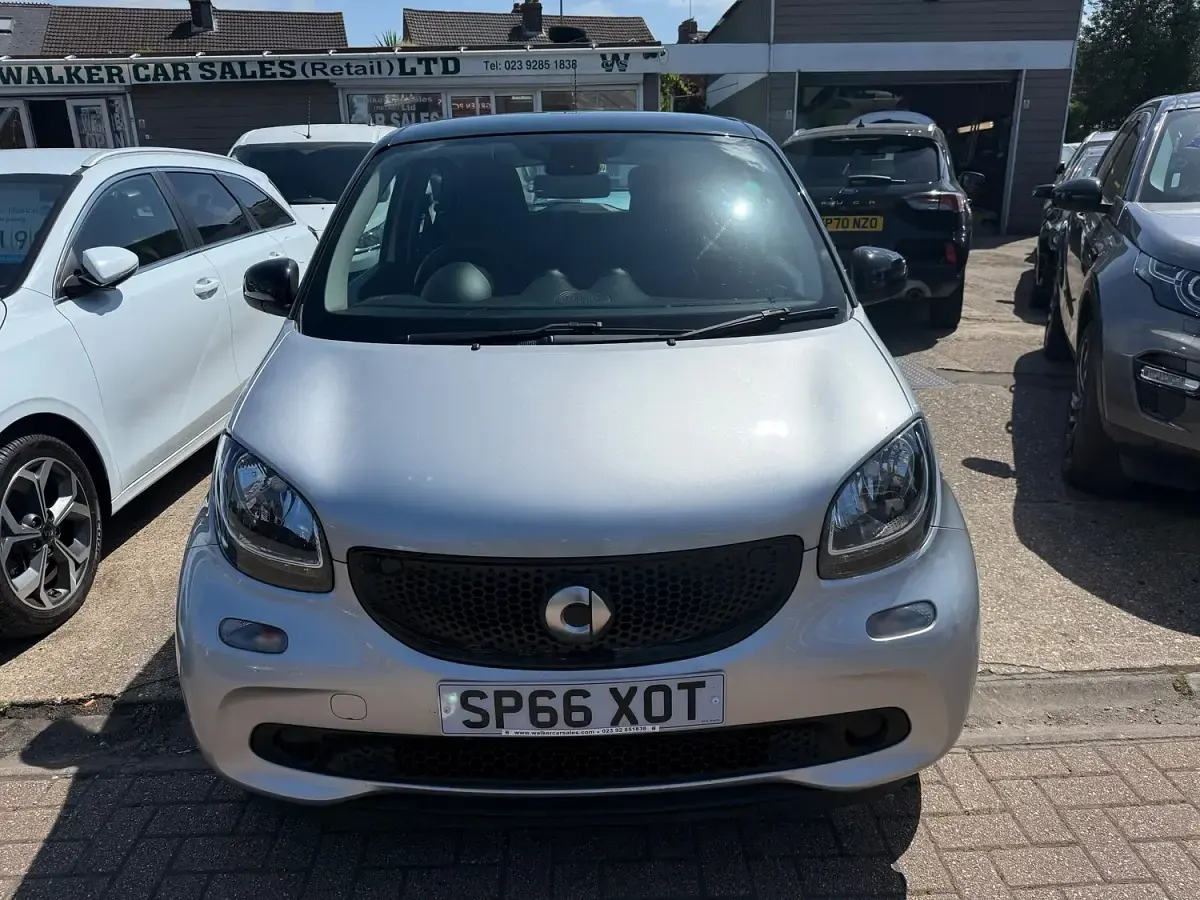 Used Smart ForFour Passion 71 HP (52 kW) 2016 Silver Hatchback