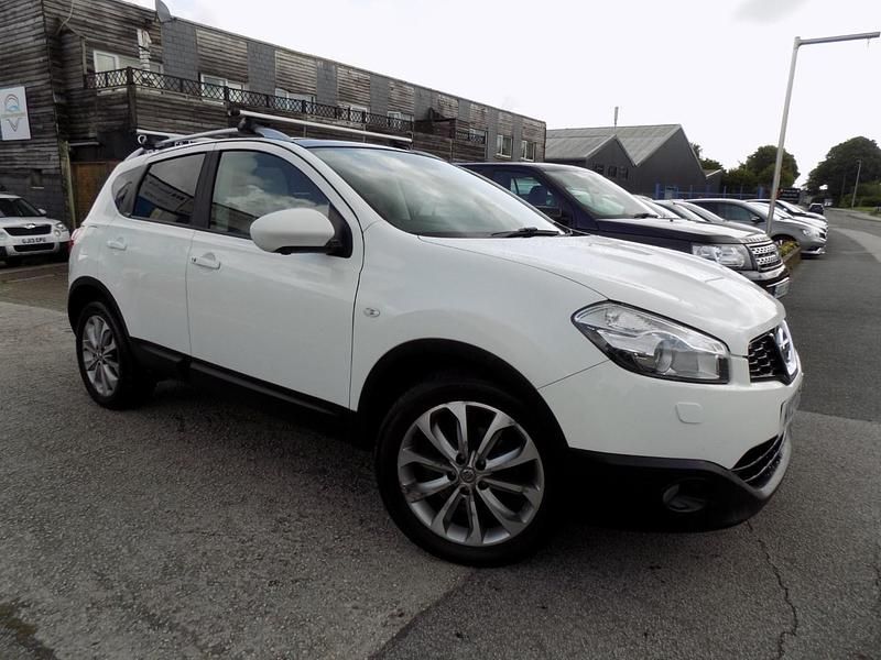 White Used 2012 Nissan Qashqai Tekna SUV | £4,695 (Expensive) - Image 1/4