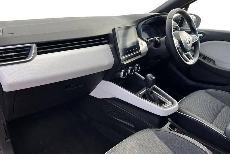 Used Renault Clio V Techno 140 HP (102 kW) 2023 Red Hatchback