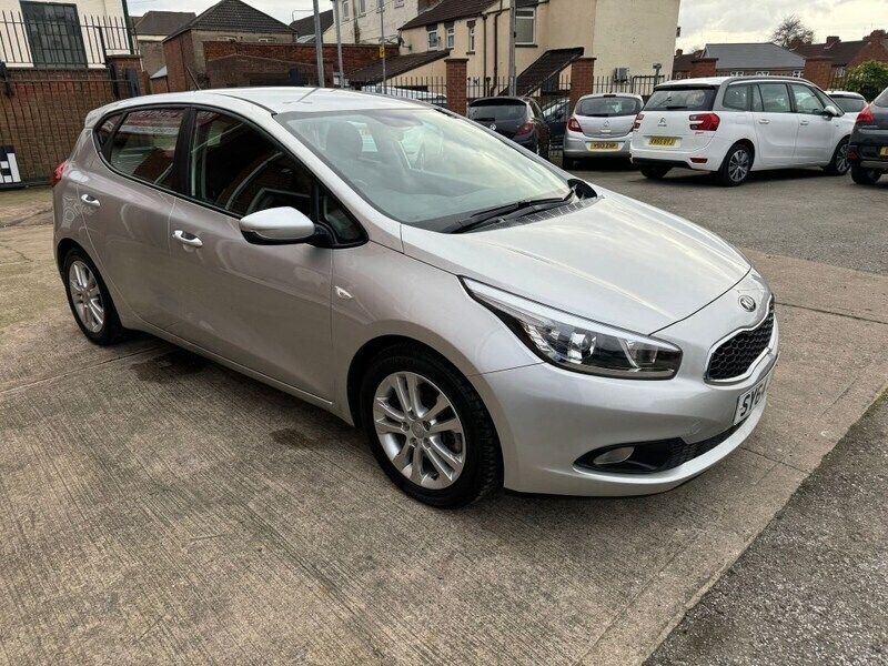 Silver Used 2014 Kia Ceed 2 Hatchback | £4,995 (A bit pricey) - Image 1/4