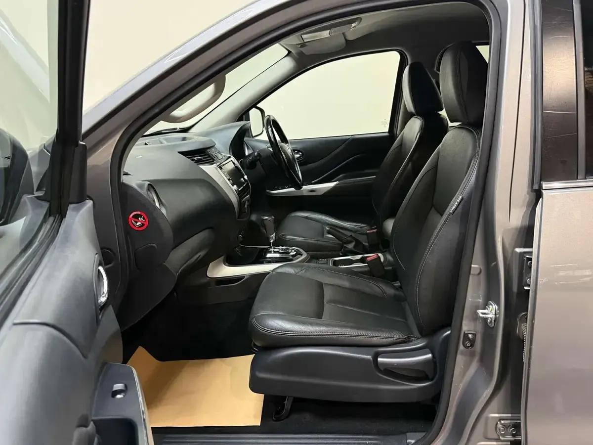 Used Nissan Navara Tekna 190 HP (139 kW) 2021 Grey Pickup