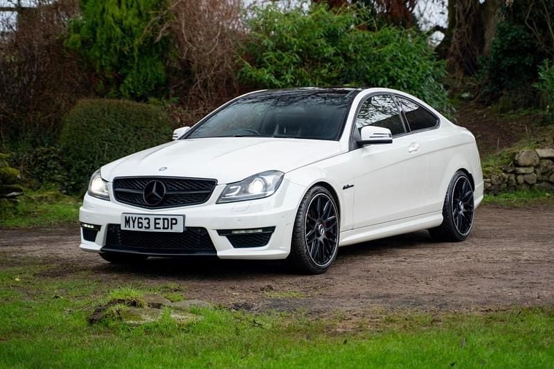 Used Mercedes C63 AMG 486 HP (357 kW) 2013 White Coupe