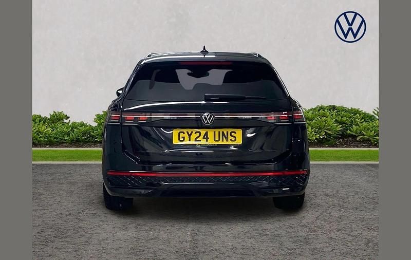 Used VW Passat R-line 147 HP (108 kW) 2024 Black Estate