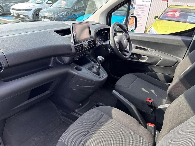 White Used 2024 Citroën Berlingo MPV | £13,350 (Fair price) - Image 1/4